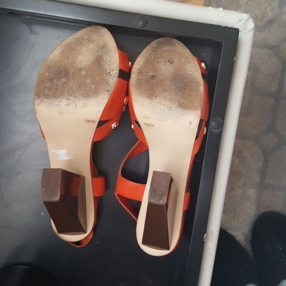 Gently worn,platform sandal - Picture 4 of 4